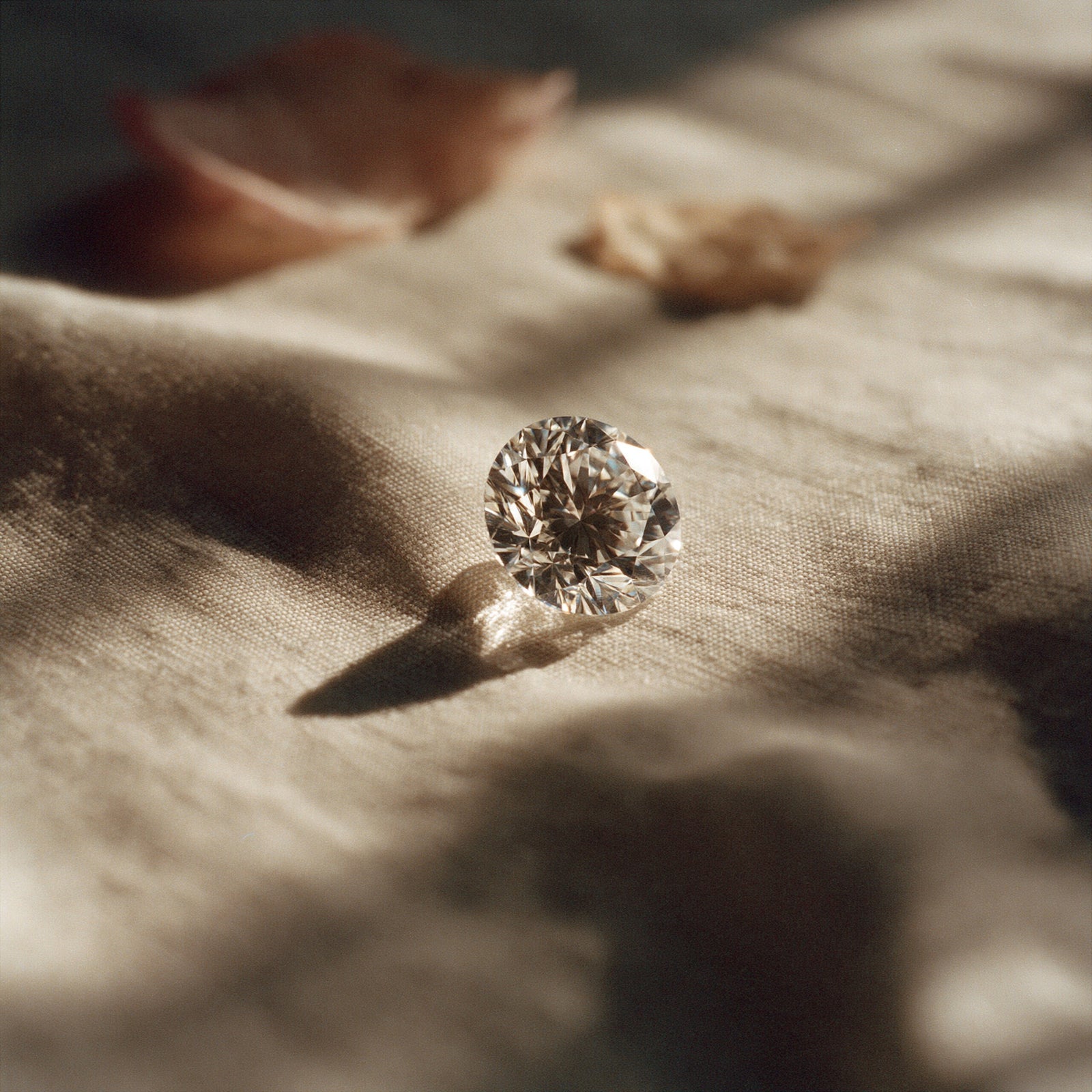 Lab-grown round cut diamond